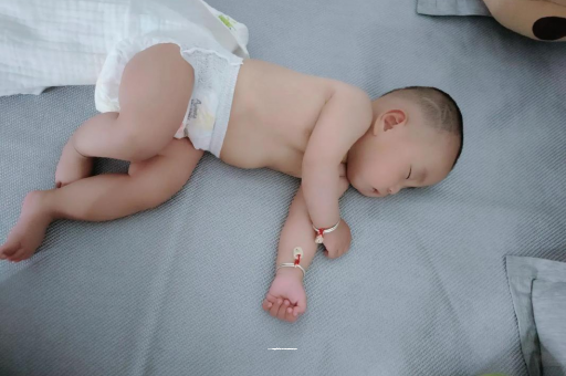 平顶山三个月宝宝抬头不稳